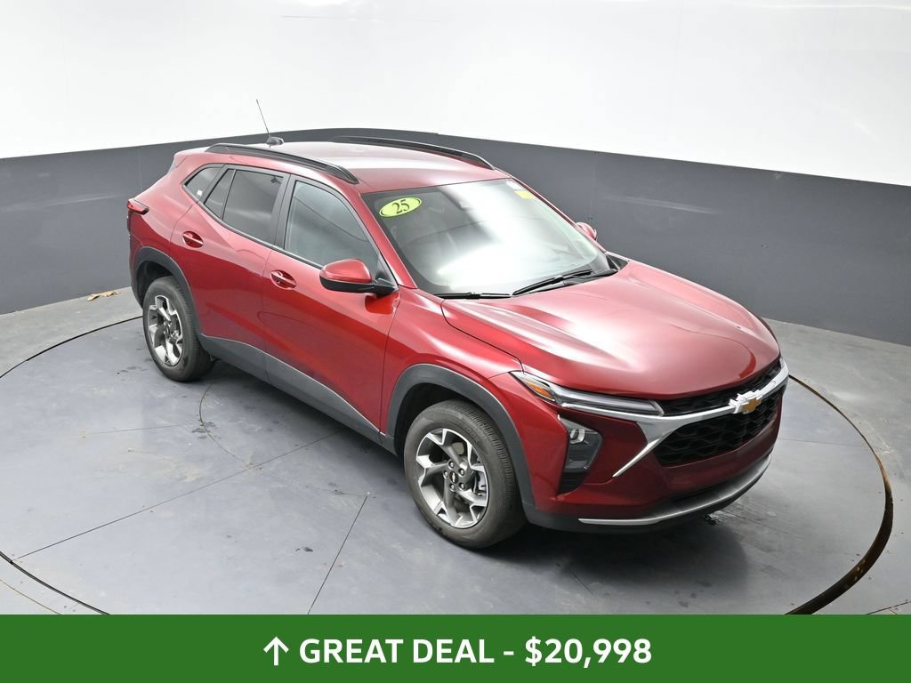 Used 2025 Chevrolet Trax LT FWD image 46