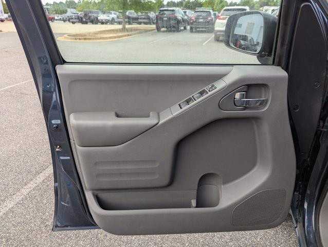 Used 2015 Nissan Frontier SV RWD image 20