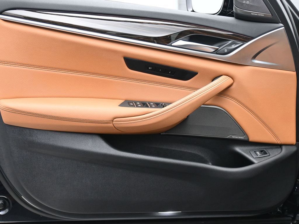 Used 2023 BMW 540i xDrive w/ M Sport Package image 9