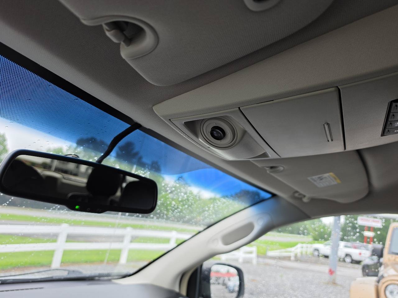Used 2014 Chrysler Town & Country Touring FWD image 16