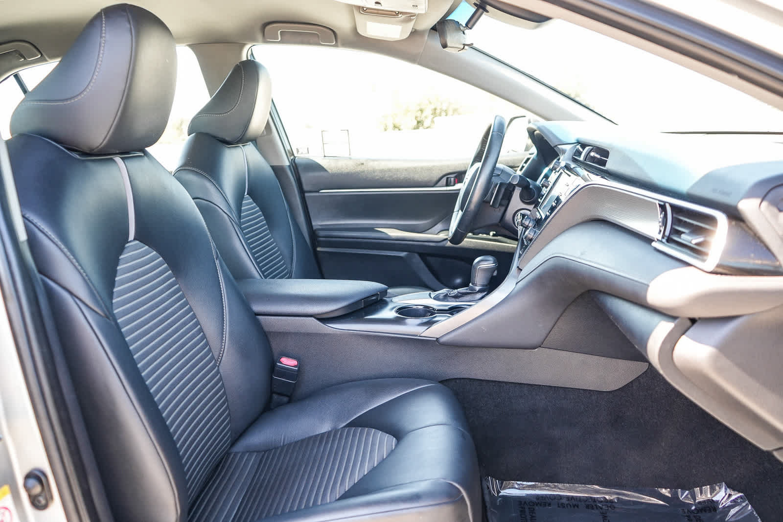 Used 2018 Toyota Camry SE FWD image 17