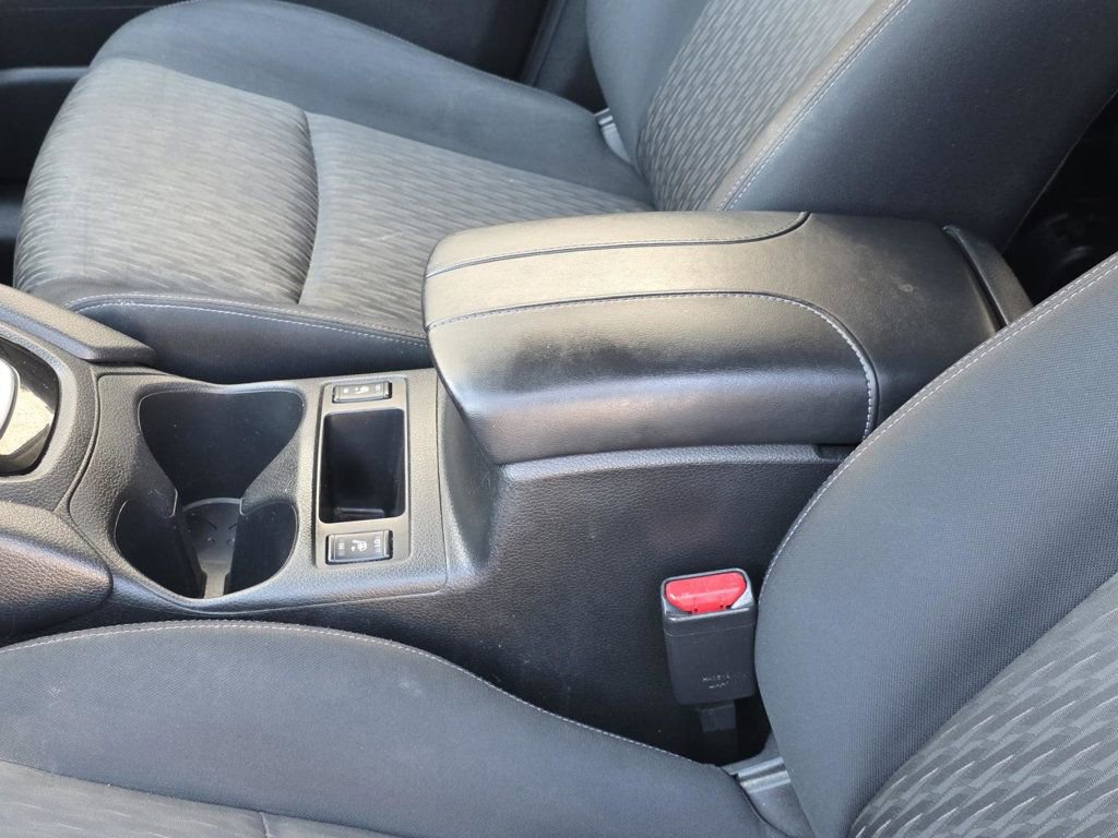 Used 2017 Nissan Rogue SV AWD/4WD image 8