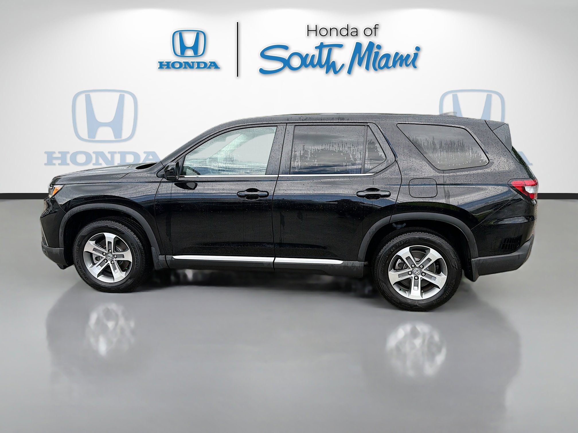 Certified 2025 Honda Pilot EX-L image 4