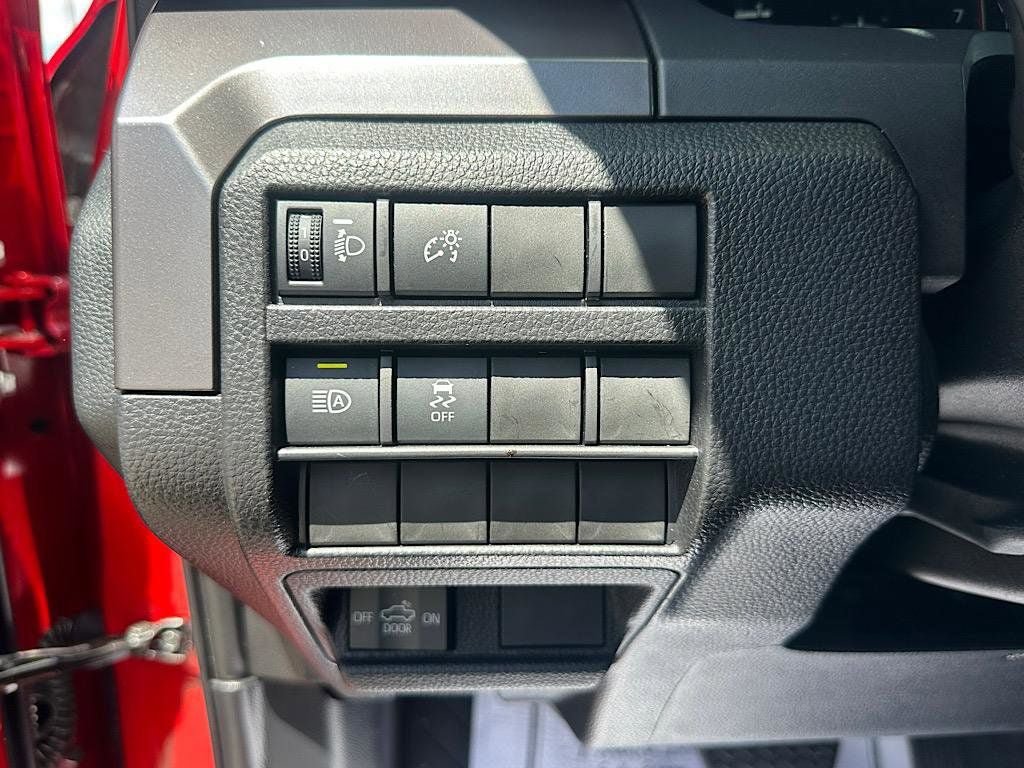 Certified 2025 Toyota Tacoma TRD Off-Road AWD/4WD image 21