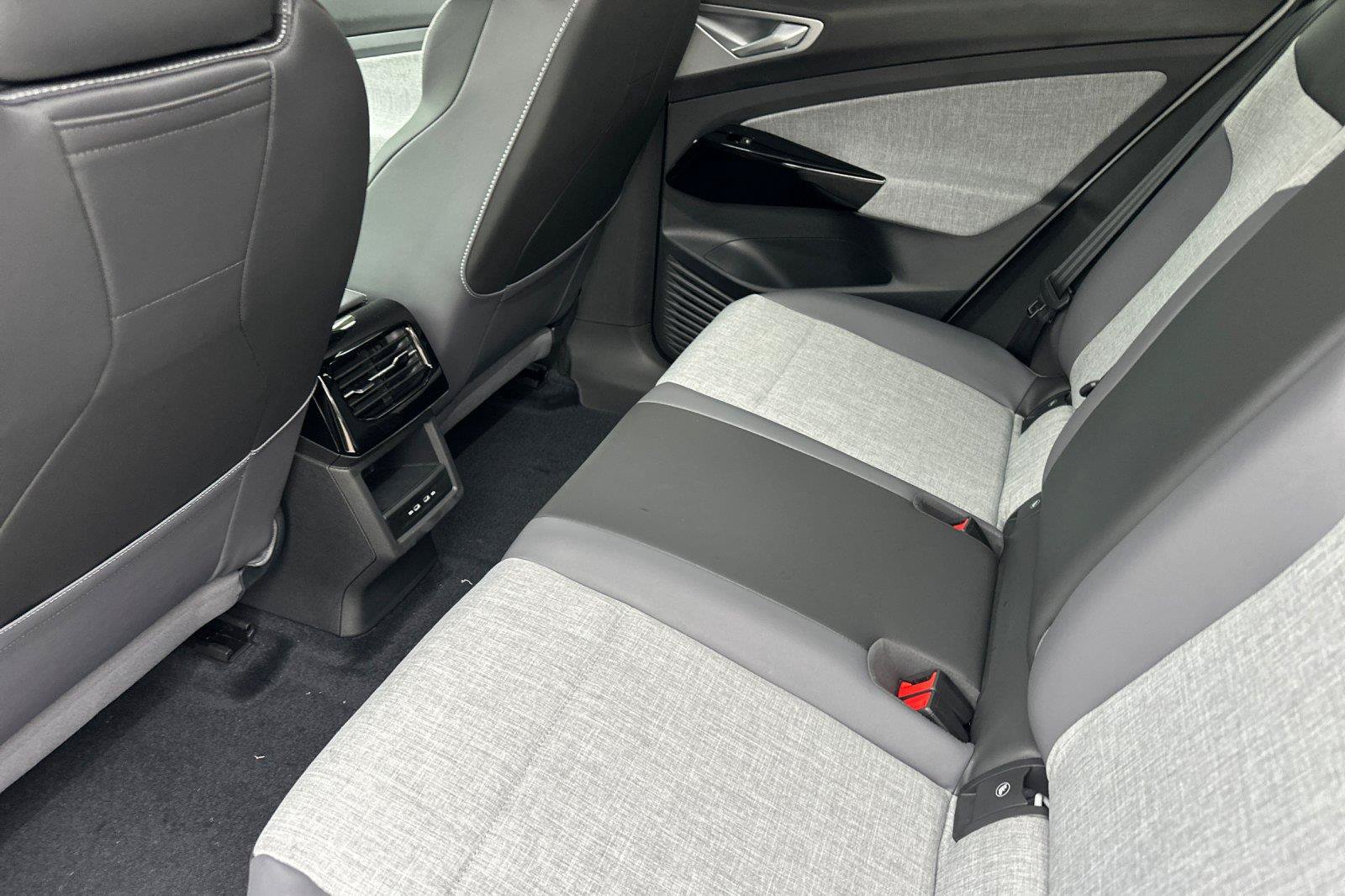 New 2026 Volkswagen ID.4 Pro RWD image 11