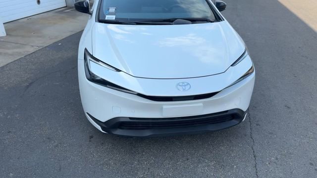 Used 2025 Toyota Prius LE FWD image 4