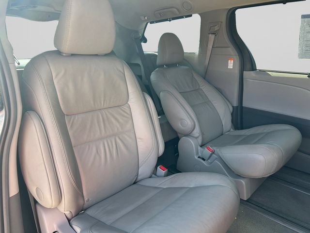 Used 2017 Toyota Sienna XLE w/ XLE Navigation Package AWD/4WD image 18