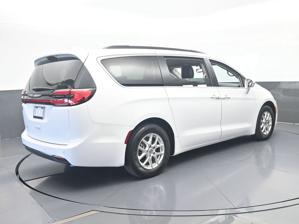 Used 2022 Chrysler Pacifica Touring-L FWD image 6