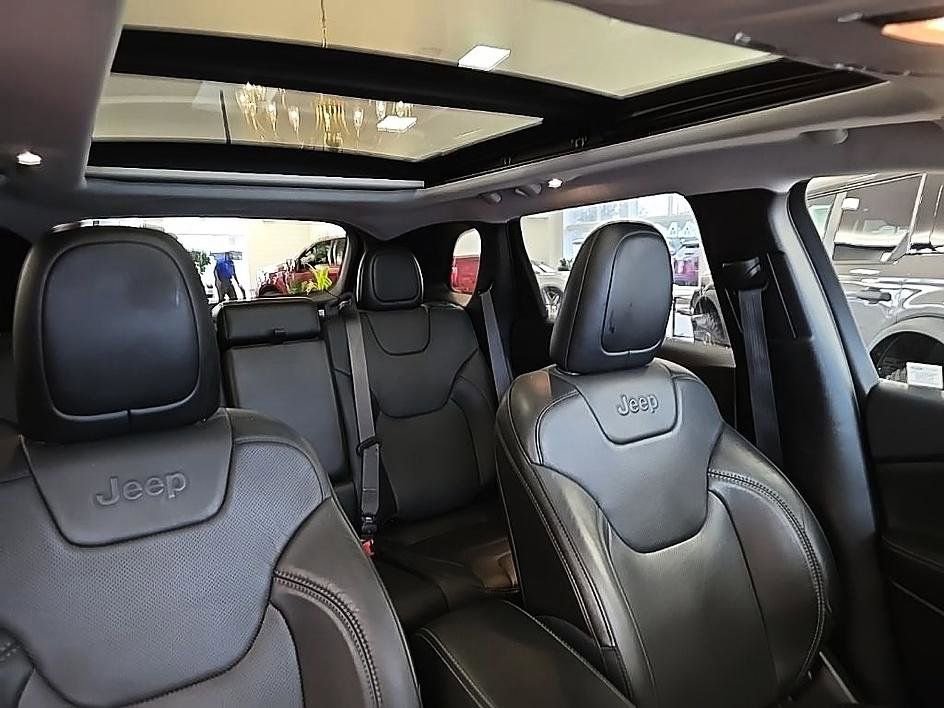 Used 2021 Jeep Cherokee Limited image 37