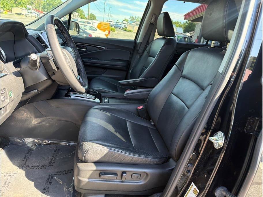 Used 2017 Honda Pilot Touring image 12