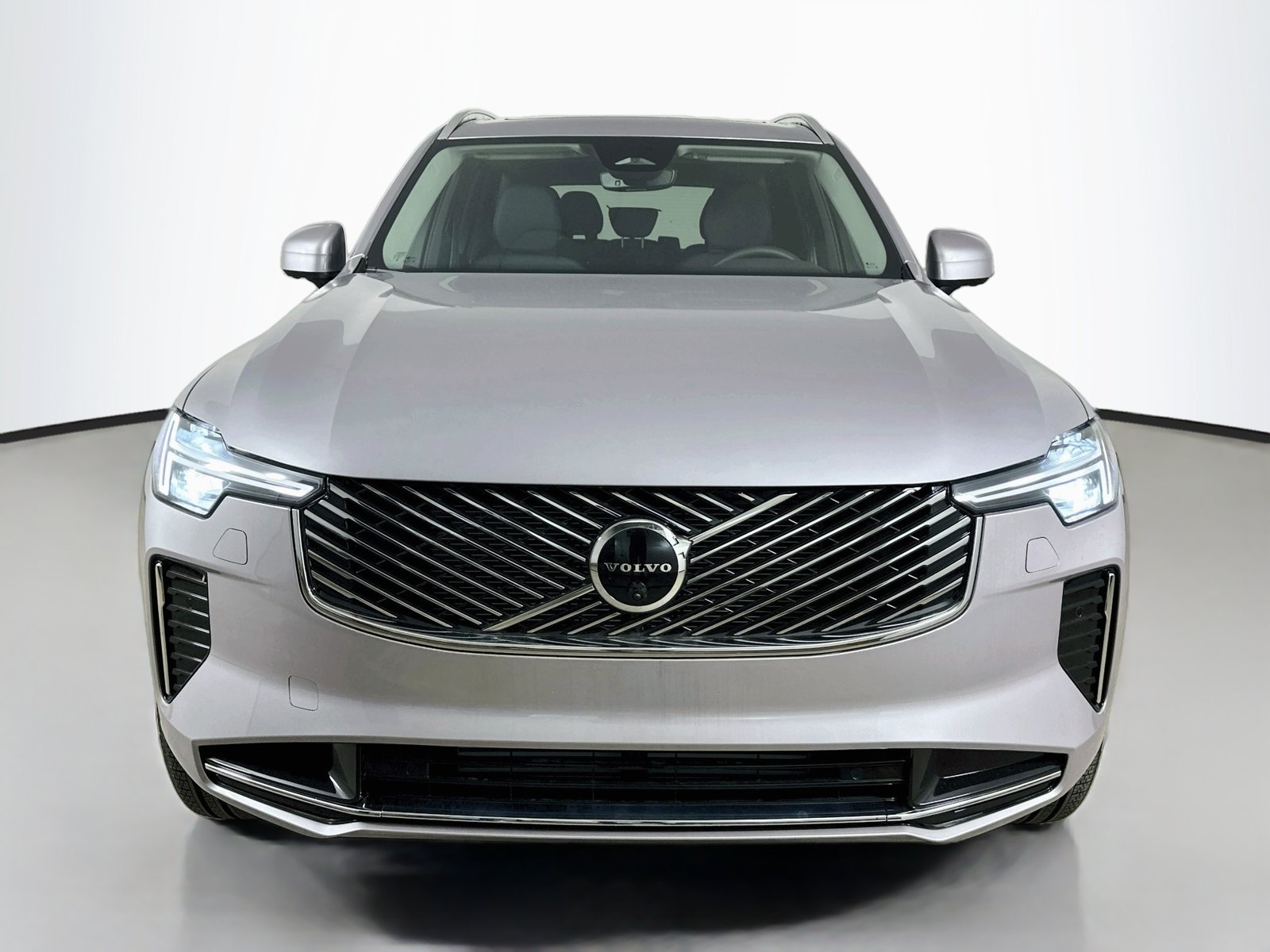 New 2026 Volvo XC90 T8 Plus w/ Protection Package Premier AWD/4WD image 2