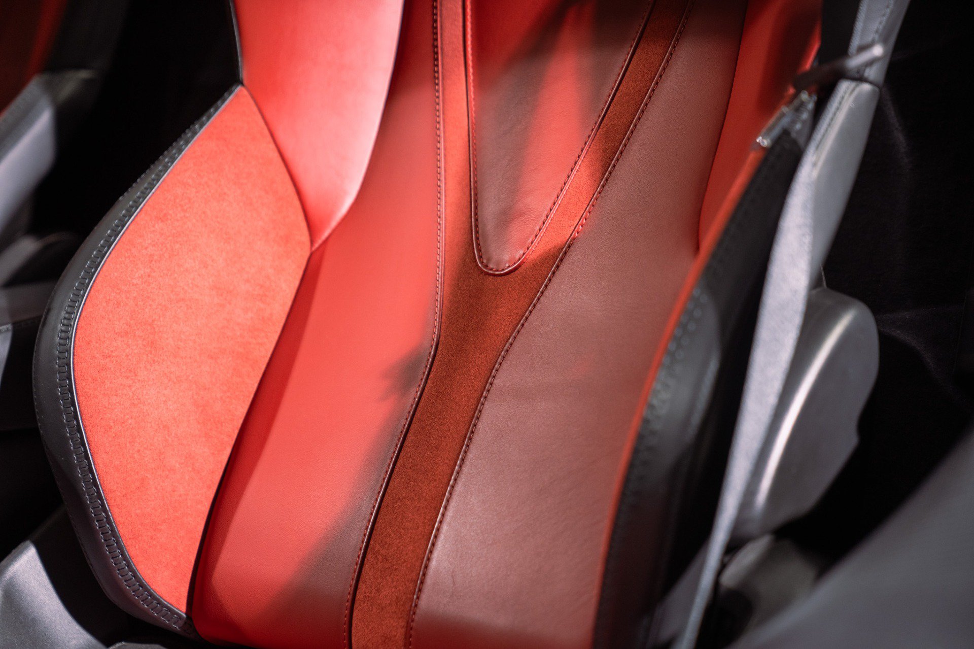 Used 2024 McLaren 750S Spider RWD image 47