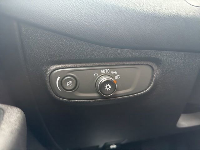 Used 2018 Chevrolet Equinox LT image 40