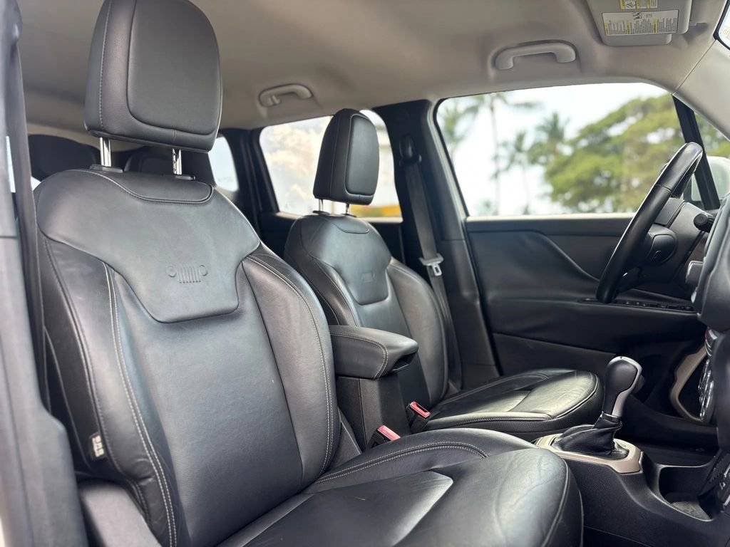 Used 2017 Jeep Renegade Limited image 9