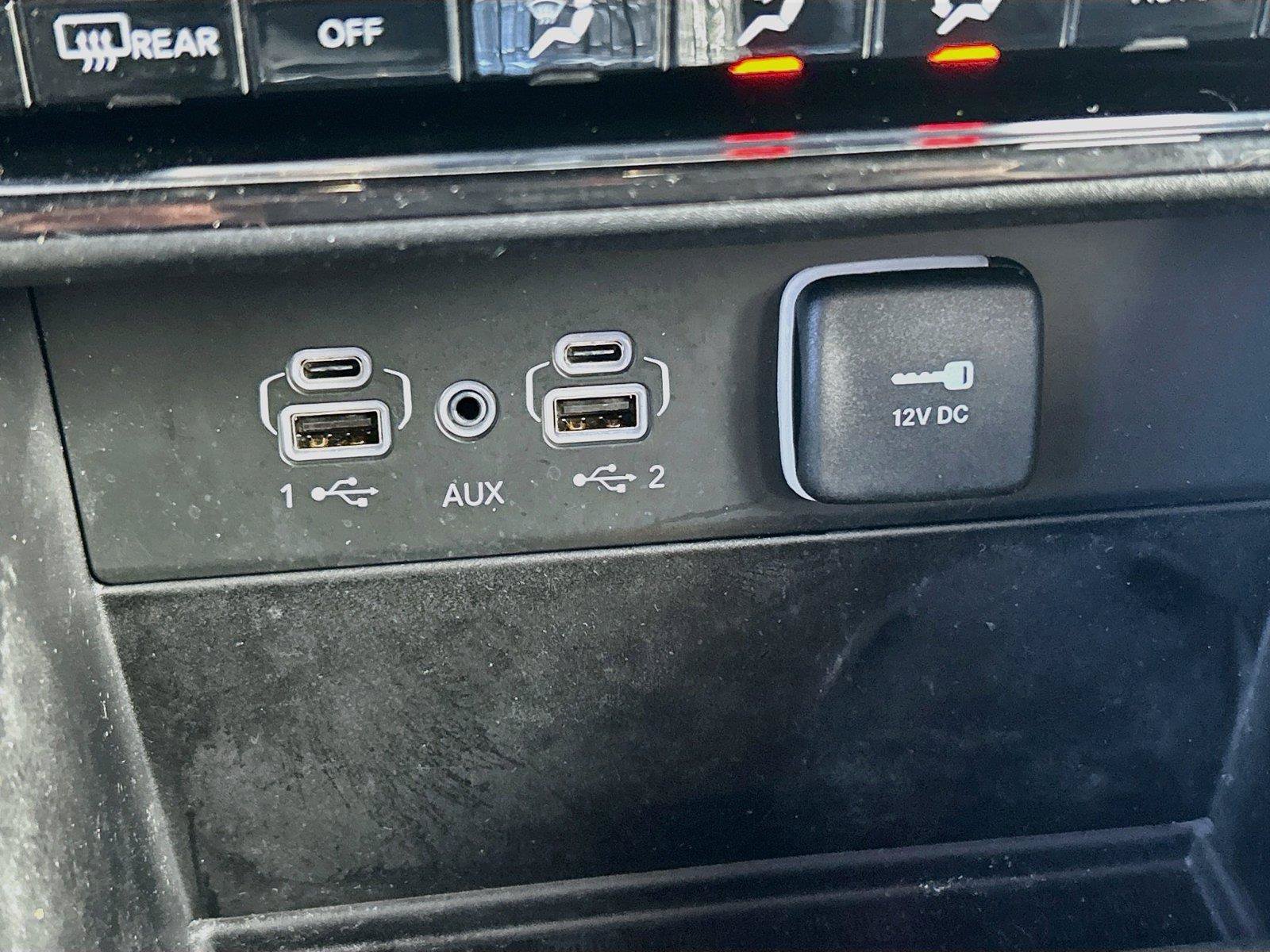Used 2023 Jeep Grand Cherokee Laredo AWD/4WD image 30