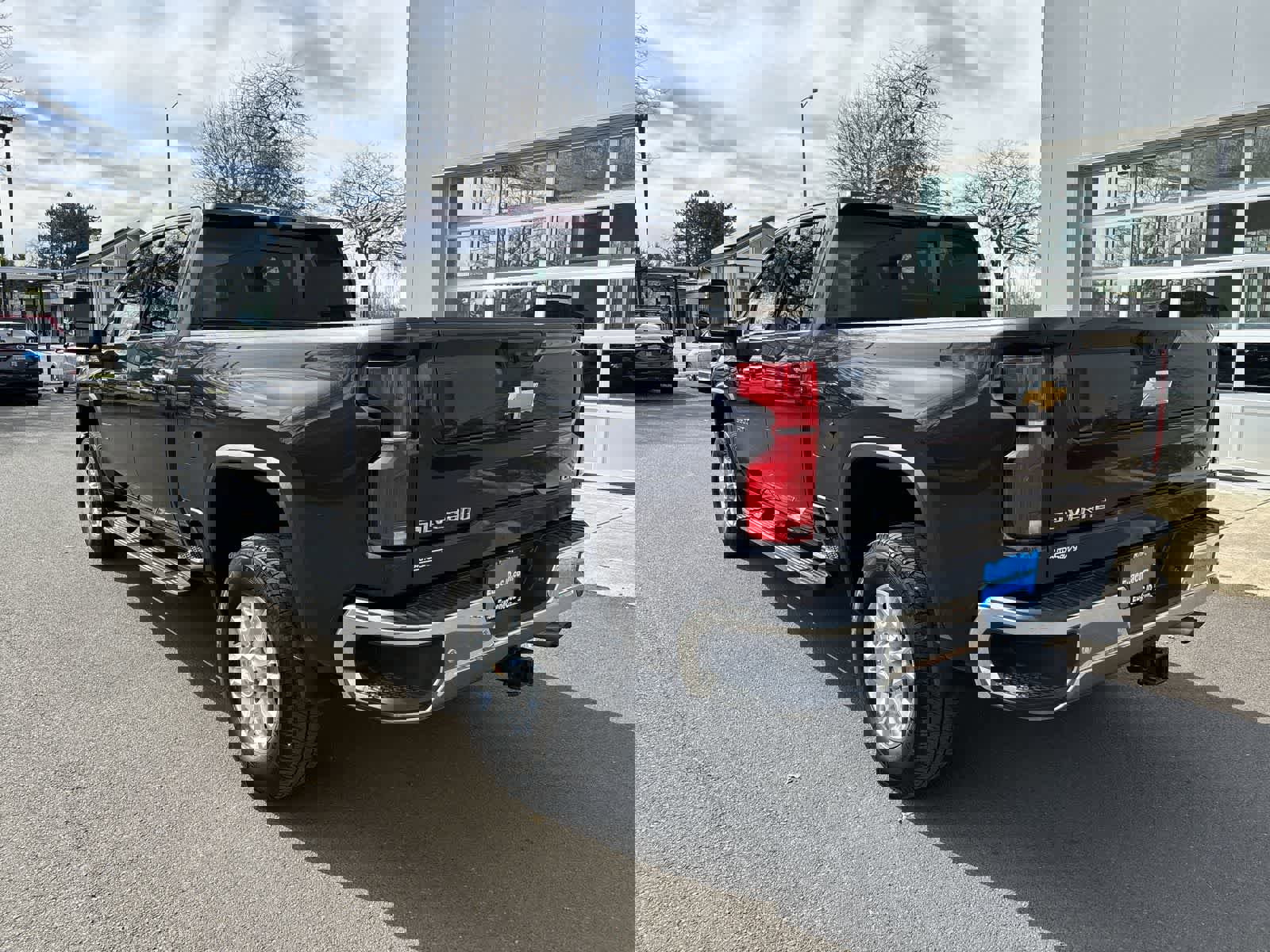 Used 2024 Chevrolet Silverado 3500 LTZ w/ LTZ Convenience Package image 3