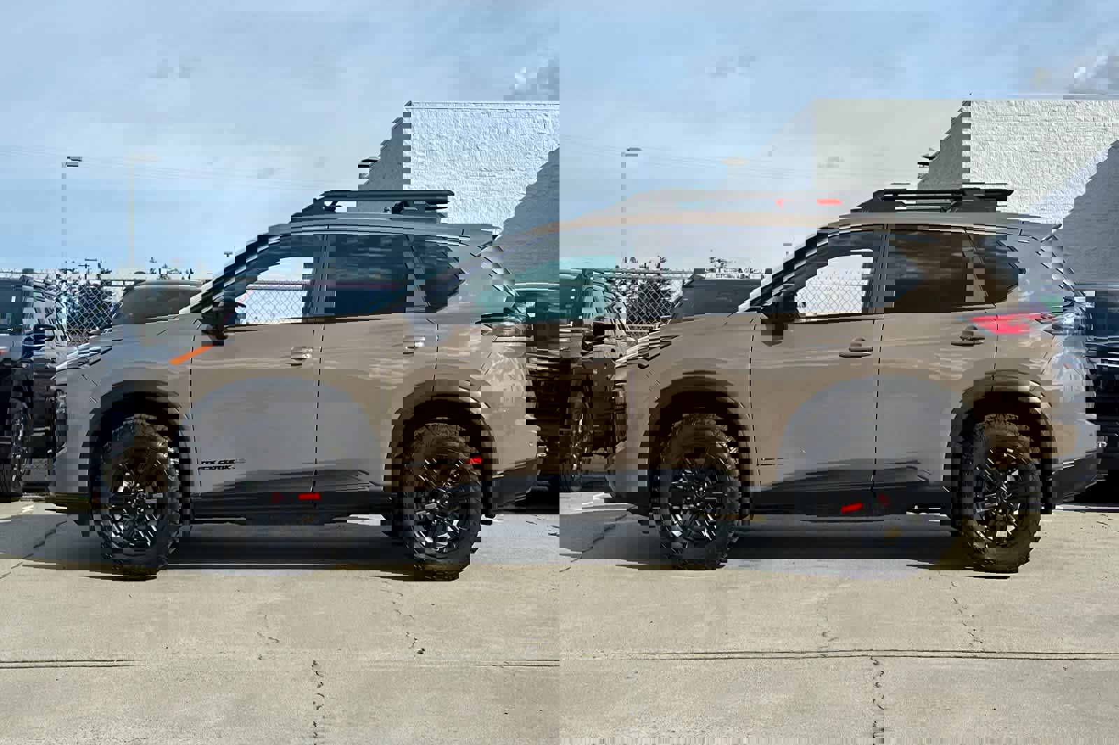 Used 2025 Nissan Rogue SV image 6