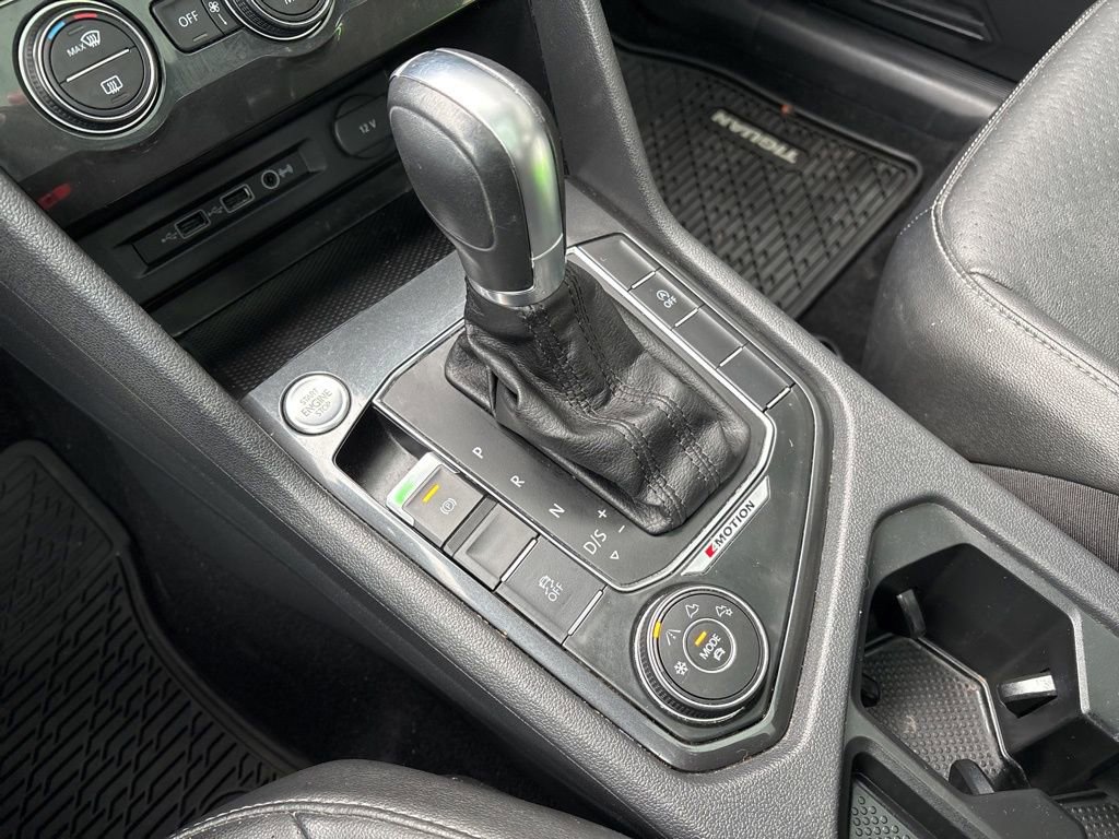 Used 2018 Volkswagen Tiguan SE w/ Panoramic Sunroof Package image 32