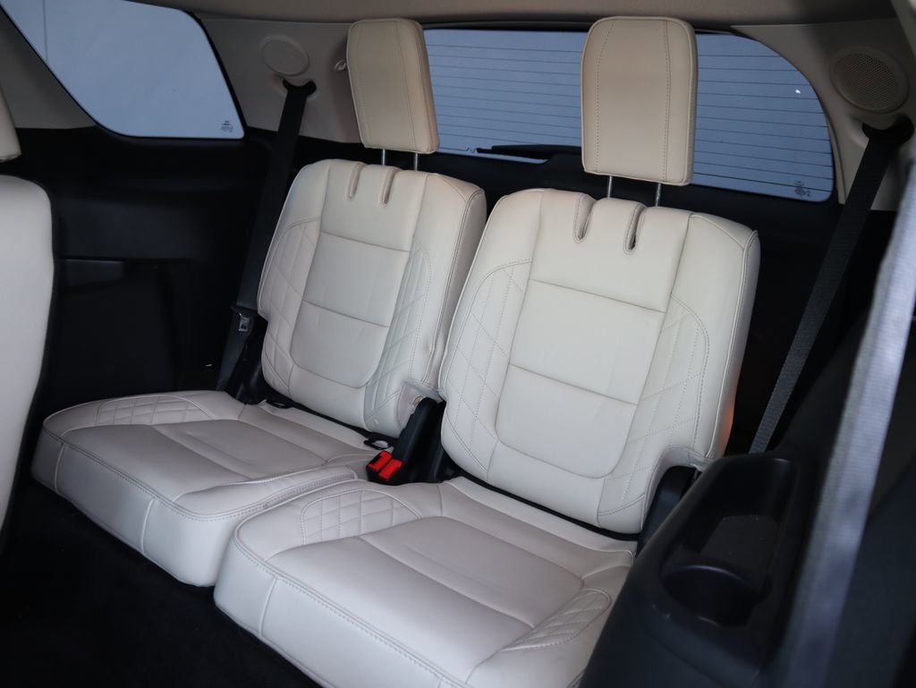 Used 2017 Ford Explorer Platinum image 11