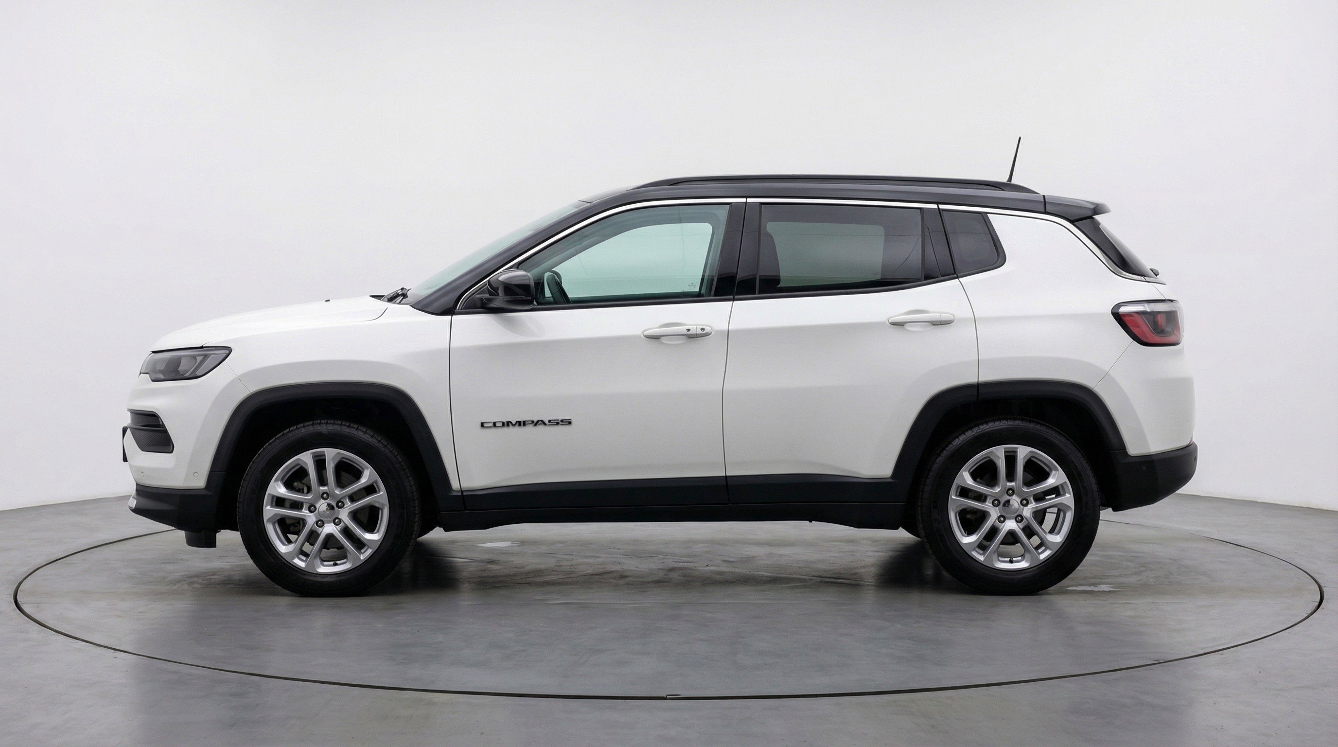 Used 2025 Jeep Compass Limited AWD/4WD image 5