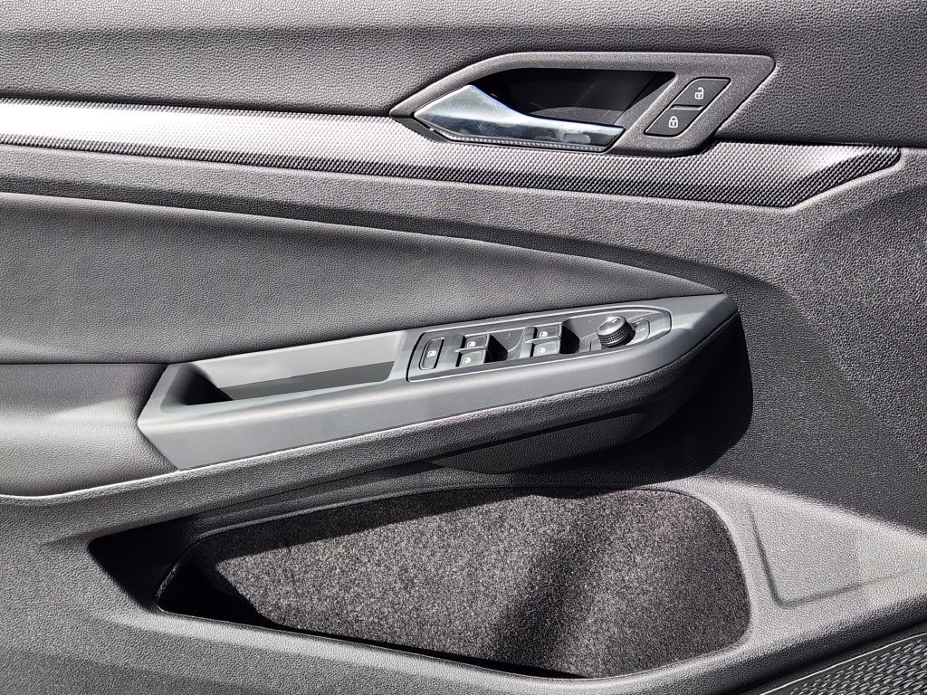 New 2026 Volkswagen GTI SE FWD image 12