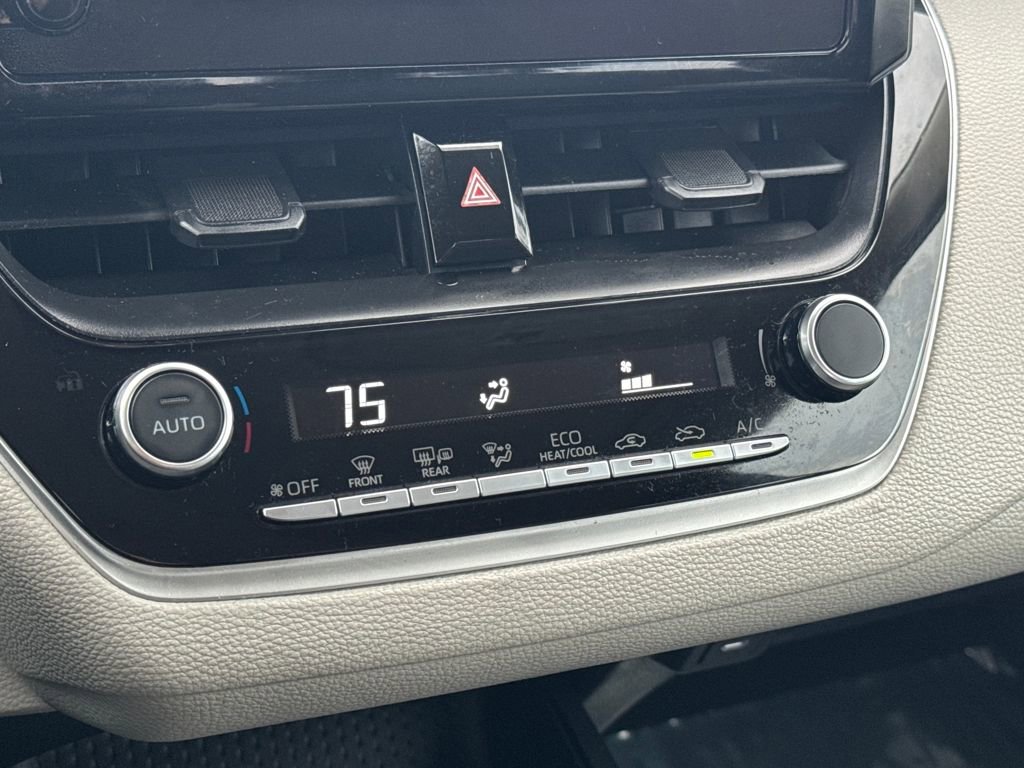 Used 2025 Toyota Corolla LE w/ Convenience Package image 22
