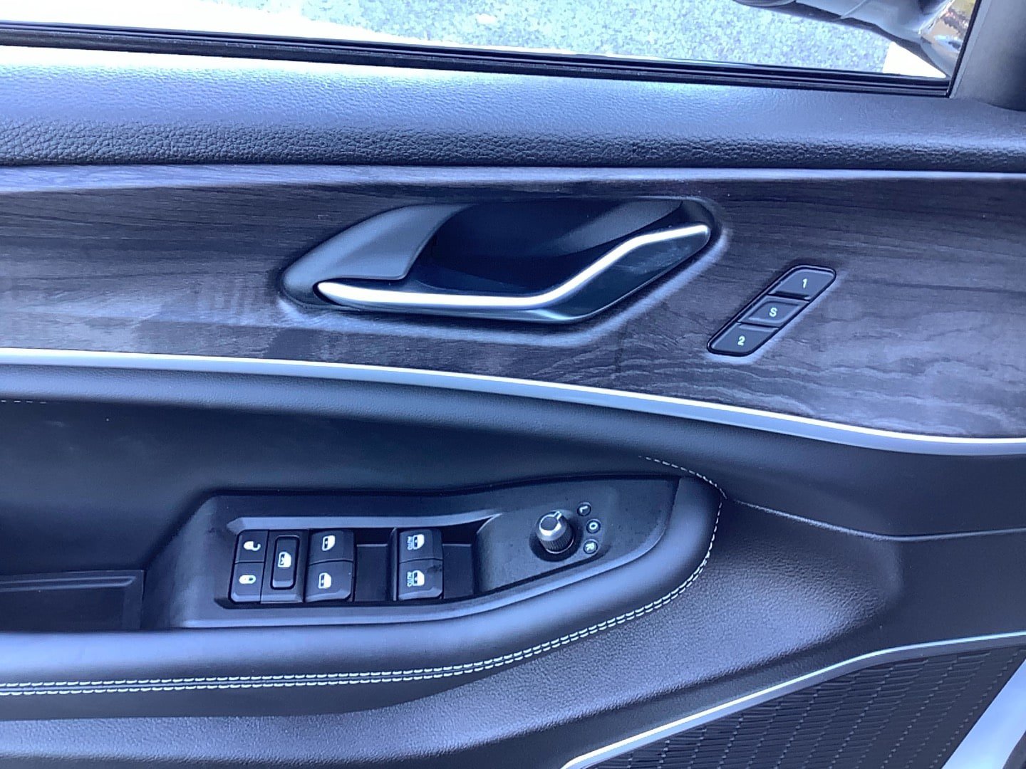 Certified 2026 Jeep Grand Cherokee Limited AWD/4WD image 9