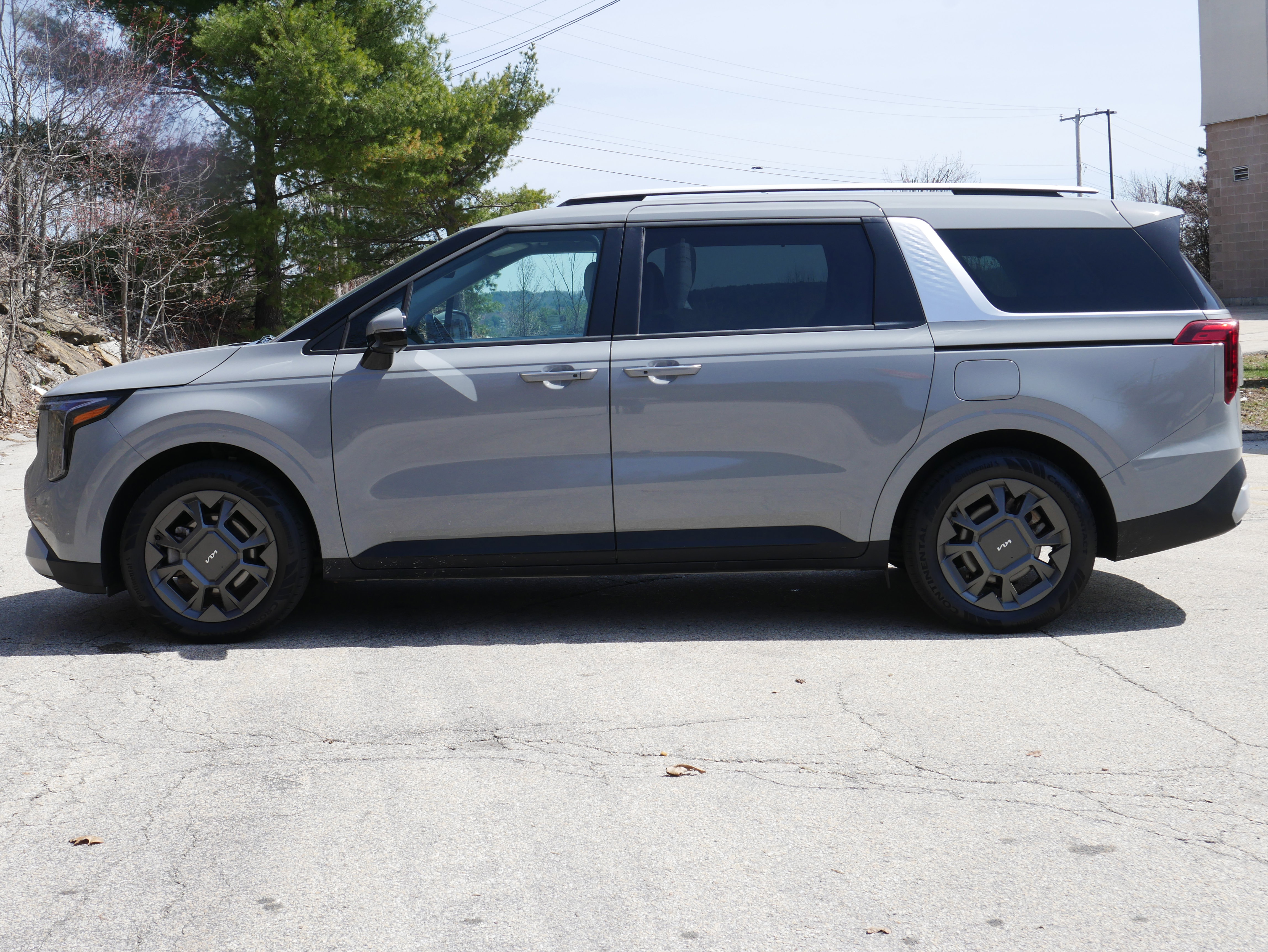 Certified 2025 Kia Carnival EX image 3