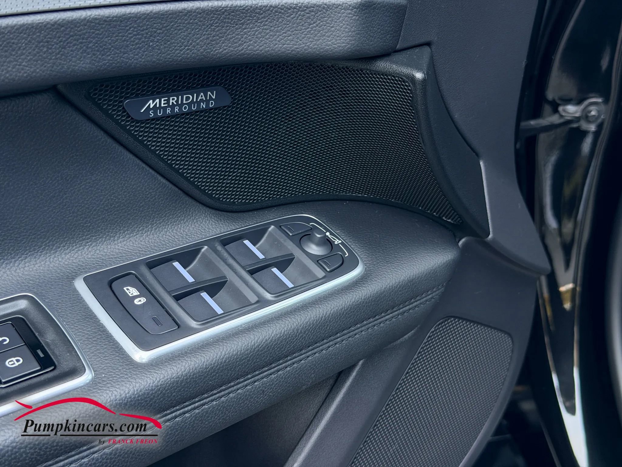 Used 2020 Jaguar XF Prestige image 29