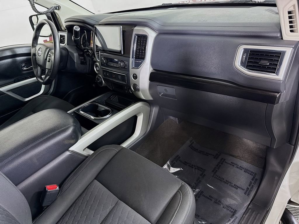 Used 2018 Nissan Titan SV w/ SV Convenience Package AWD/4WD image 31