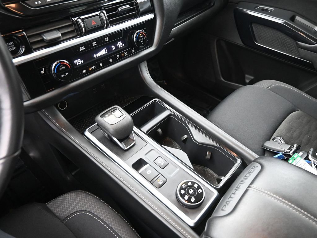 Used 2025 Nissan Pathfinder SV AWD/4WD image 33