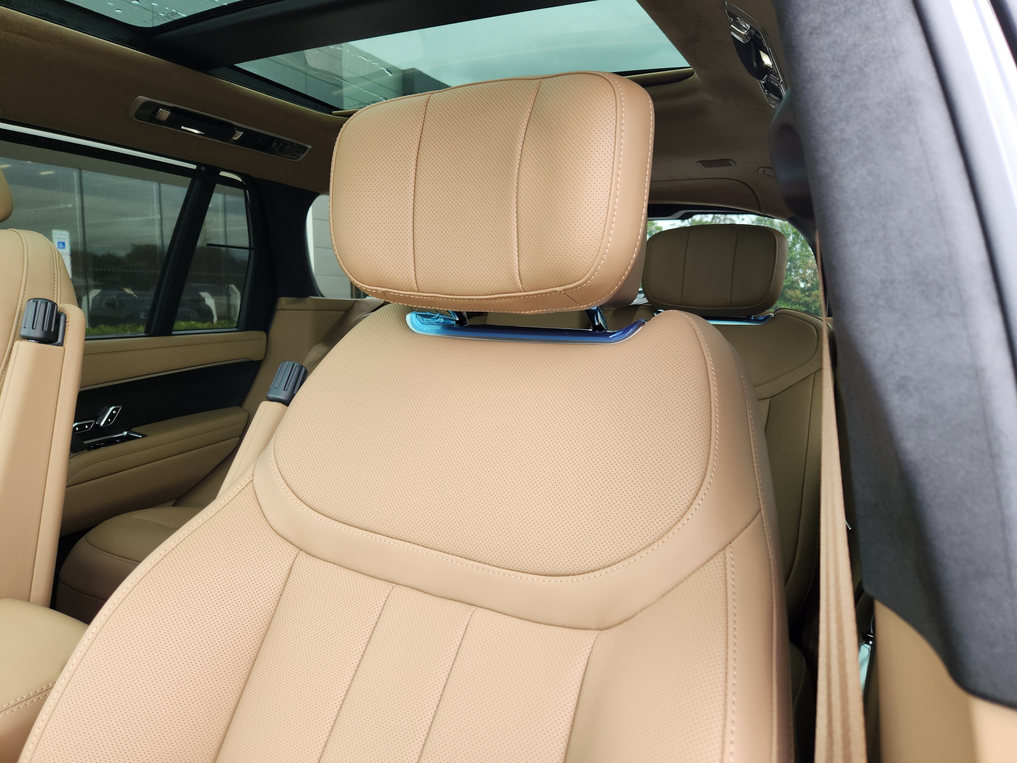 New 2027 Land Rover Range Rover Autobiography AWD/4WD image 9