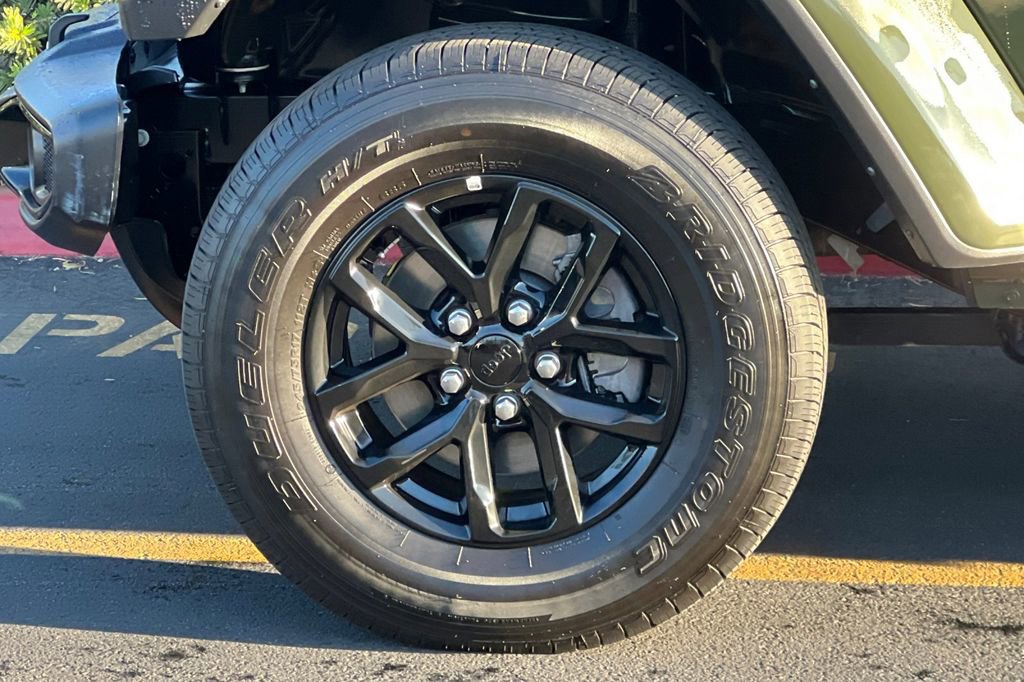 Used 2021 Jeep Gladiator Sport image 30