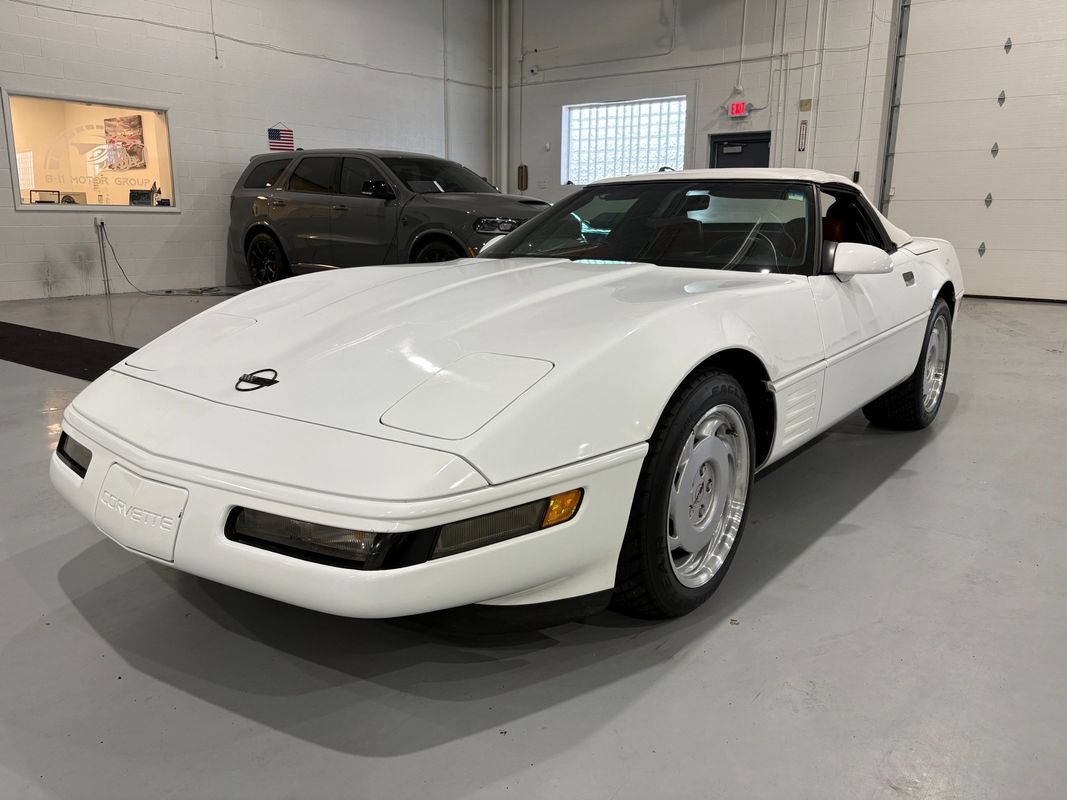 Used 1991 Chevrolet Corvette Convertible RWD image 3