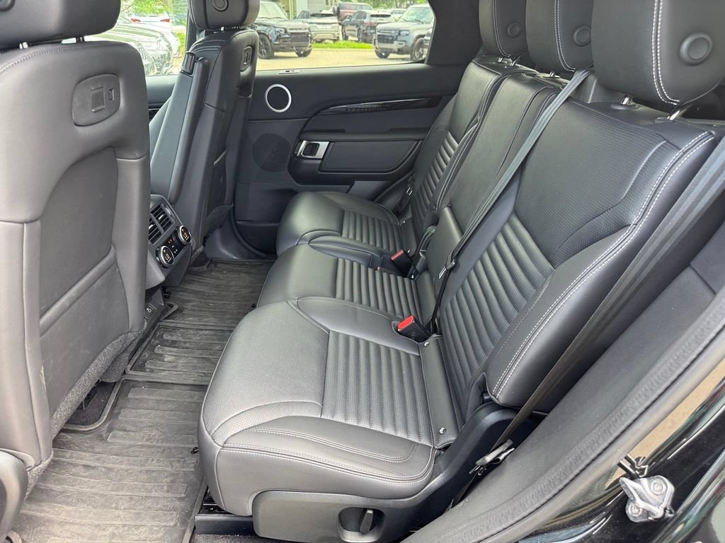 Used 2025 Land Rover Discovery S AWD/4WD image 9