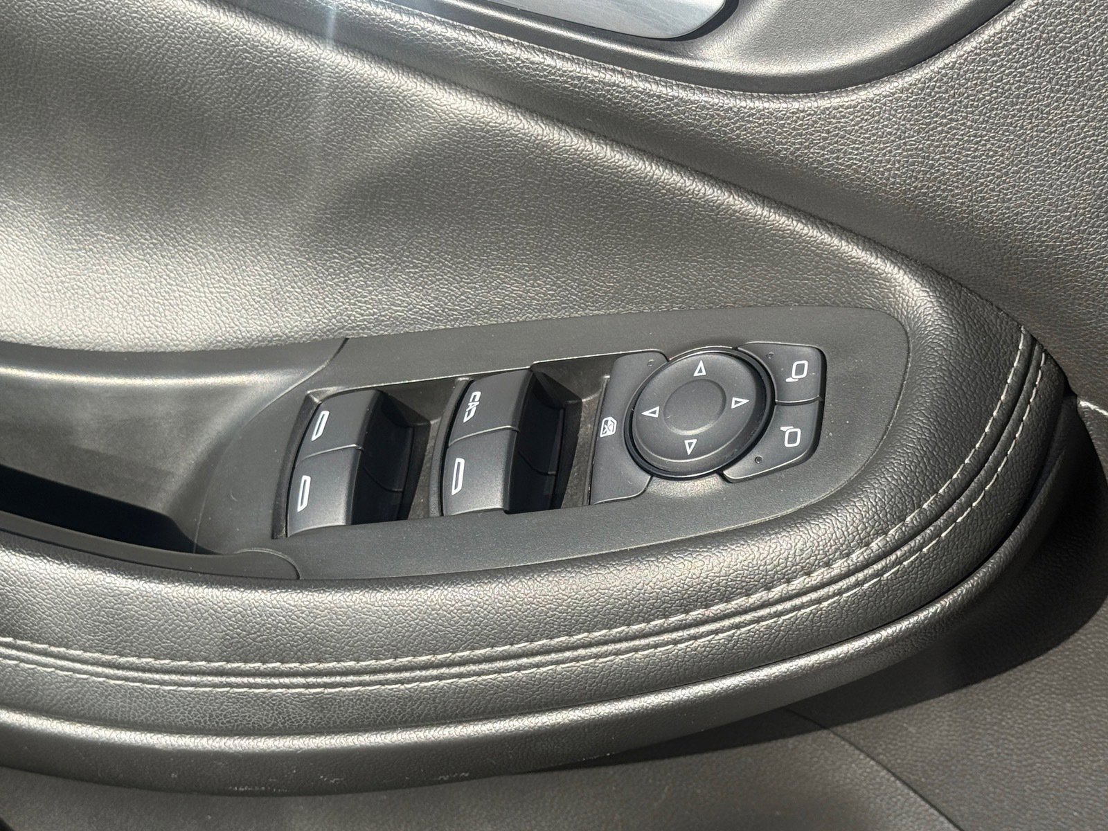 Used 2020 Buick Encore GX Preferred w/ Cold Weather Comfort Package image 26