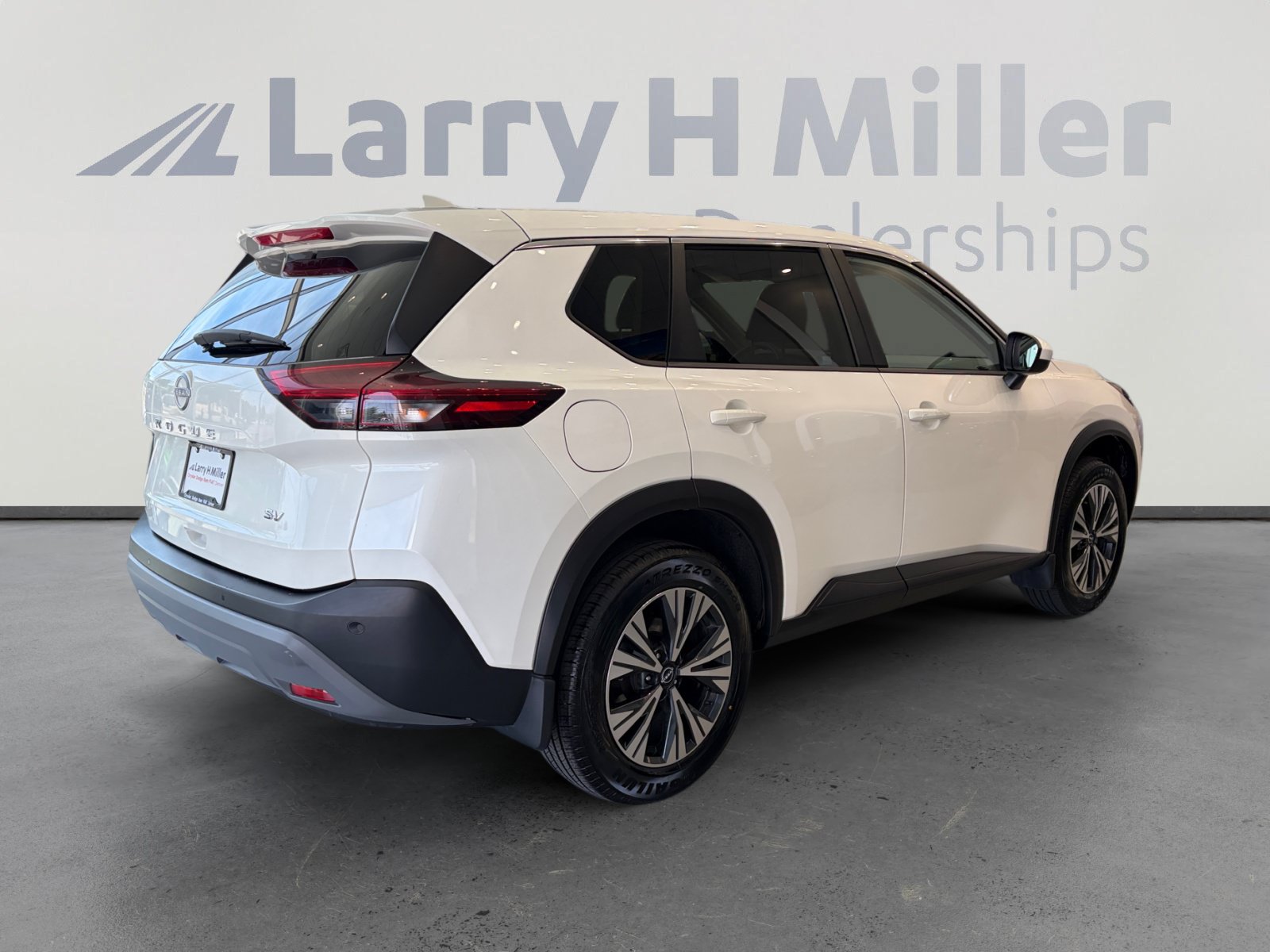 Used 2023 Nissan Rogue SV FWD image 5
