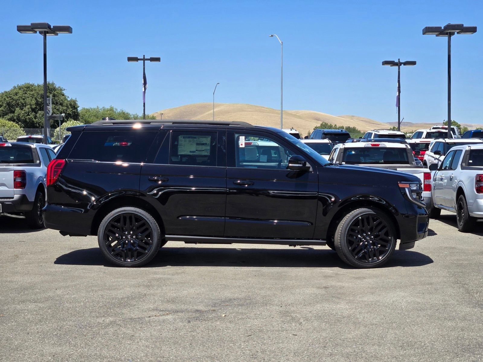 New 2026 Ford Expedition Platinum w/ Stealth Performance Package AWD/4WD image 3
