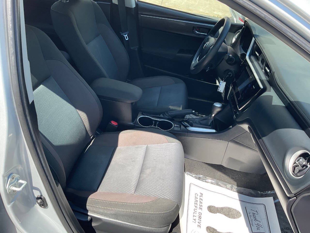 Used 2017 Toyota Corolla LE FWD image 19