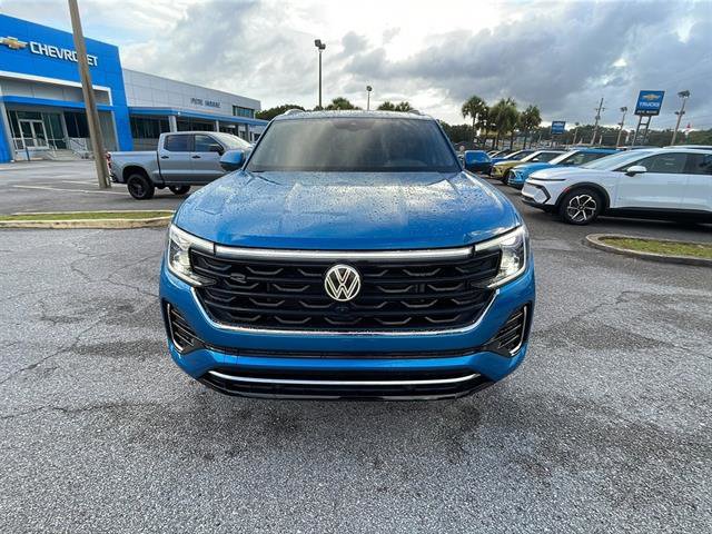 Used 2024 Volkswagen Atlas Cross Sport SEL Premium R-Line image 2