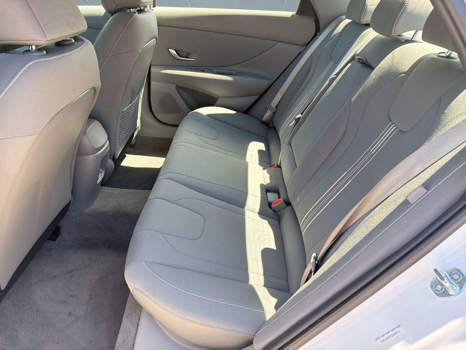 Used 2025 Hyundai Elantra SEL image 15