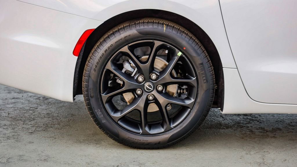 New 2026 Chrysler Pacifica Limited w/ S Appearance Package FWD image 12