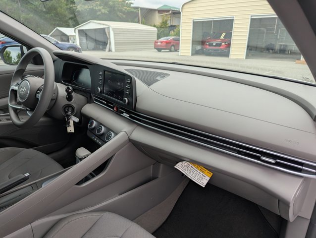 Certified 2026 Hyundai Elantra SE w/ Cargo Package FWD image 26