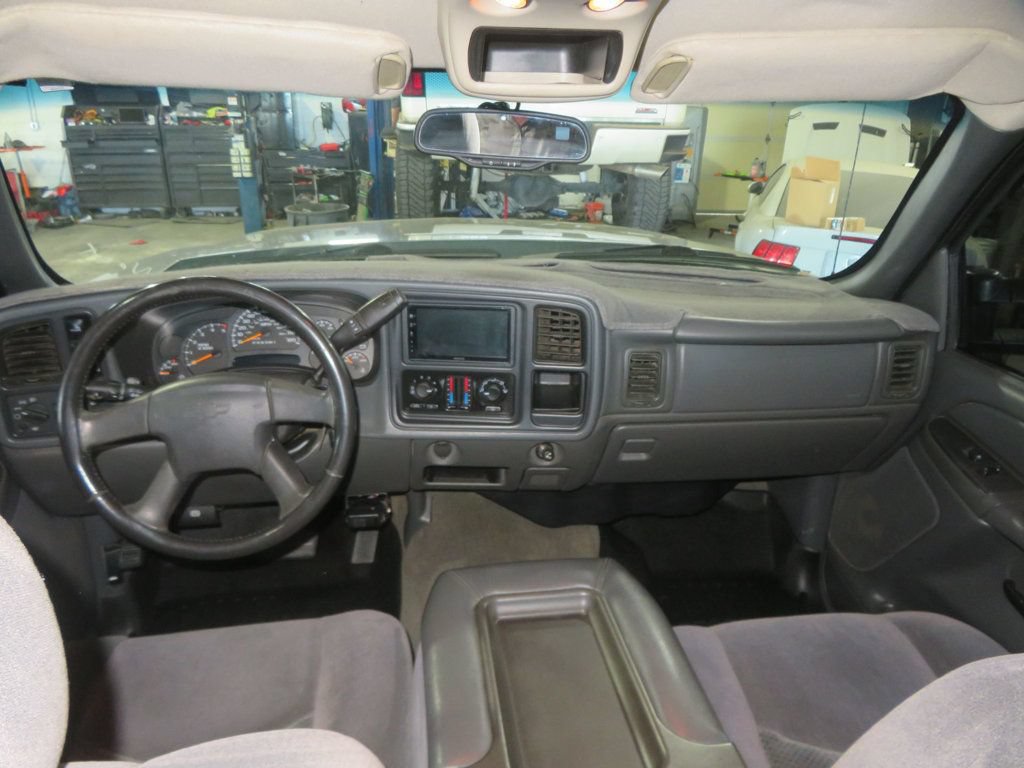 Used 2006 Chevrolet Silverado 2500 LT w/ Heavy-Duty Power Package AWD/4WD image 37