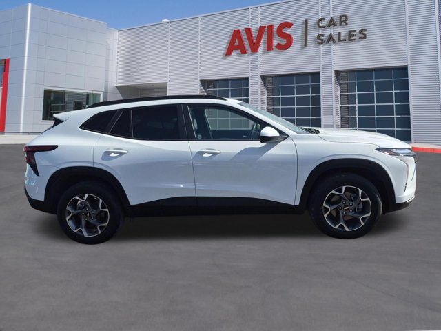 Used 2026 Chevrolet Trax LT FWD image 4
