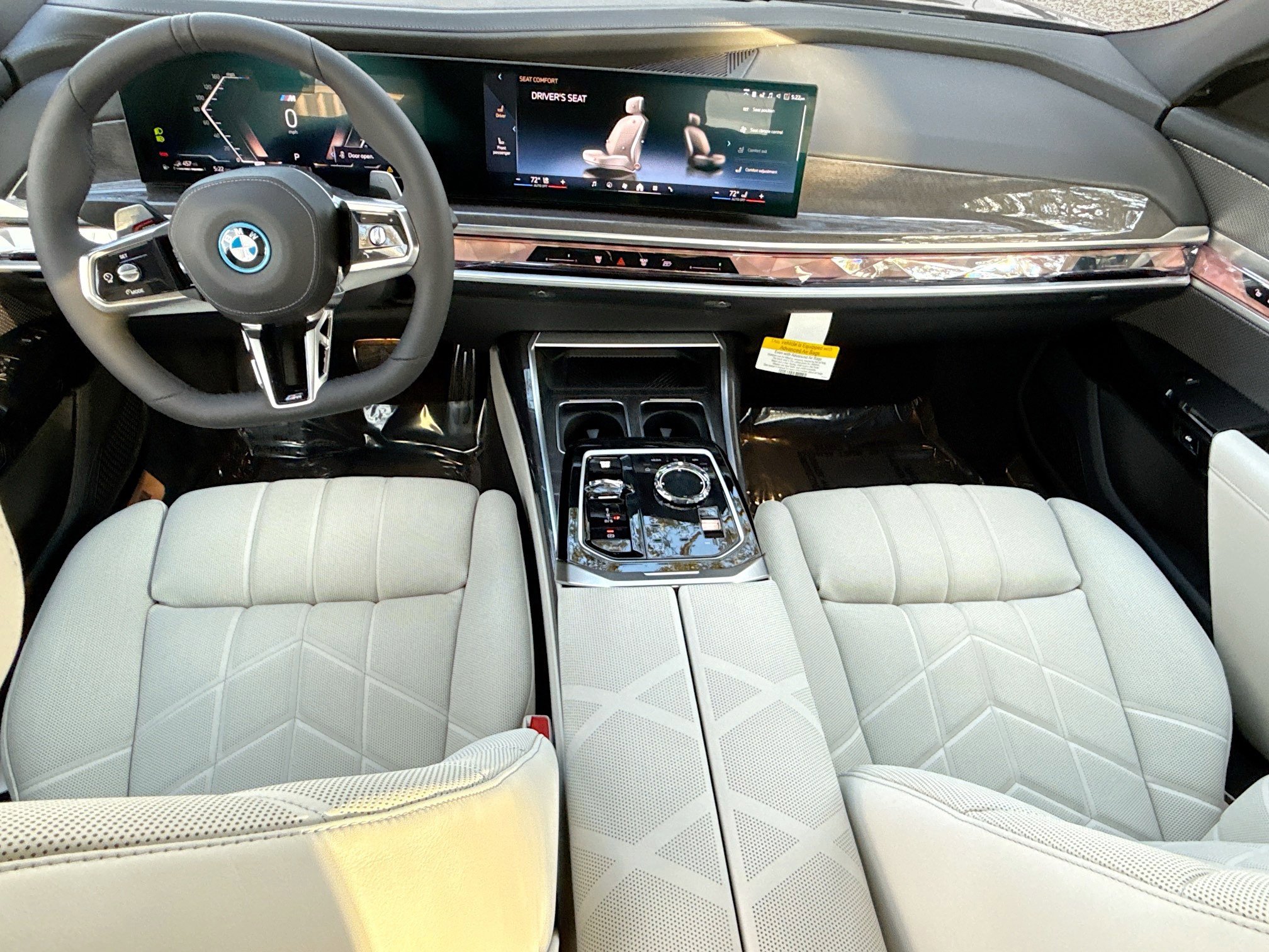 New 2026 BMW 750e xDrive AWD/4WD image 16