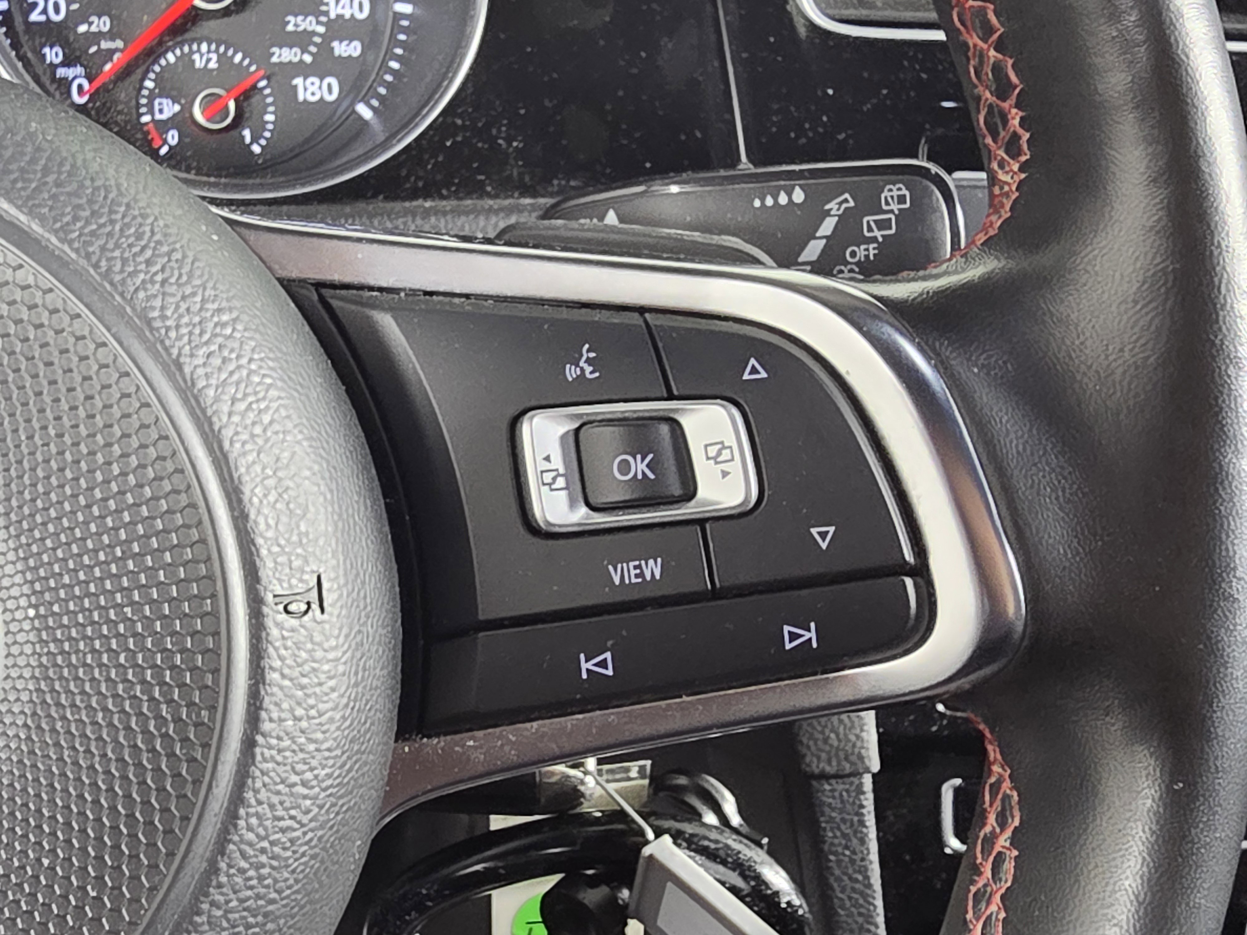 Used 2020 Volkswagen Golf S image 16