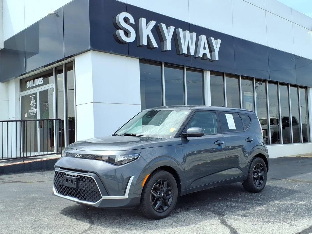 Used 2023 Kia Soul LX w/ Option Group 015 FWD image 1