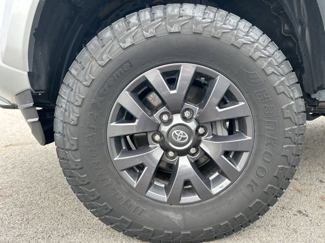 Used 2023 Toyota Tacoma SR5 AWD/4WD image 33