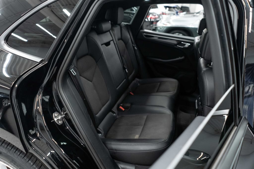 Used 2024 Porsche Macan AWD/4WD image 12